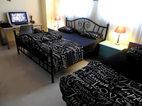 PORT very near fast Wi-Fi Netflix ROOM1